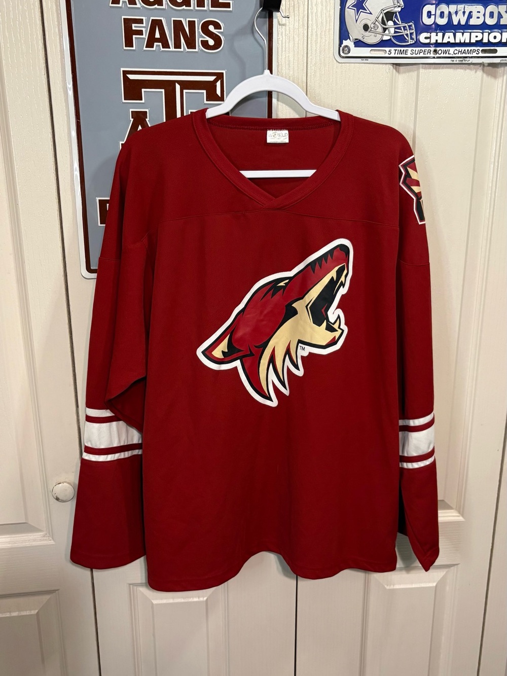 Arizona Coyotes Red Hockey Jersey with Howling Coyote Logo